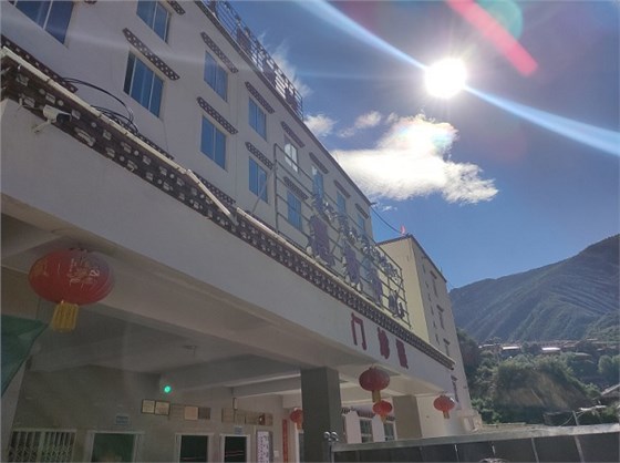 白玉縣人民醫(yī)院門頭照 白玉縣人民醫(yī)院門頭照