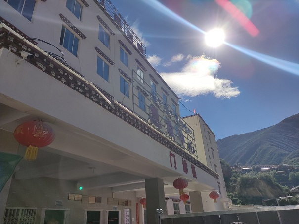 白玉縣人民醫(yī)院門頭照 白玉縣人民醫(yī)院門頭照